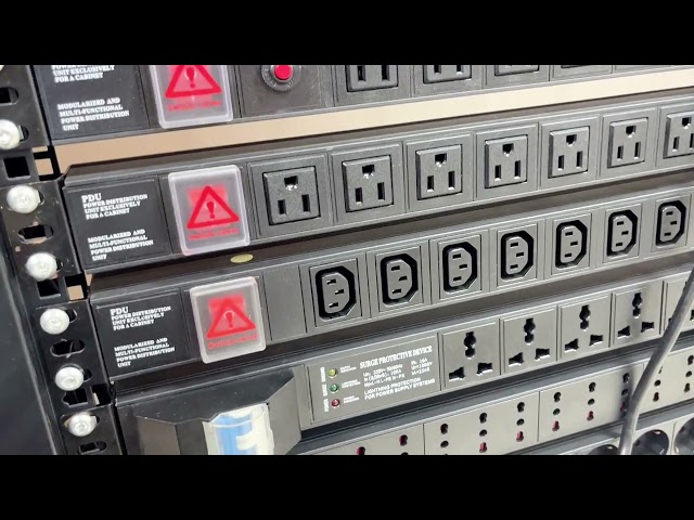 PDU verticale in alluminio 12 vie UE/Schuko PDU nero 19 pollici orizzontale 6 vie 8 prese Schuko Germania Tipo Unità di distribuzione di energia IT Network Cabinet Smart Socket PDU con interruttore 3x1.5mm2 2M Long